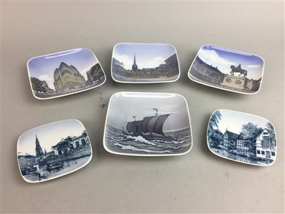 Lot 255 - A COLLECTION OF CERAMIC DISHES INCLUDING ROYAL COPENHAGEN AND CARLTON WARE