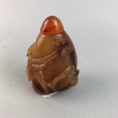 Lot 276 - A CHINESE CARVED HARDSTONE SNUFF BOTTLE