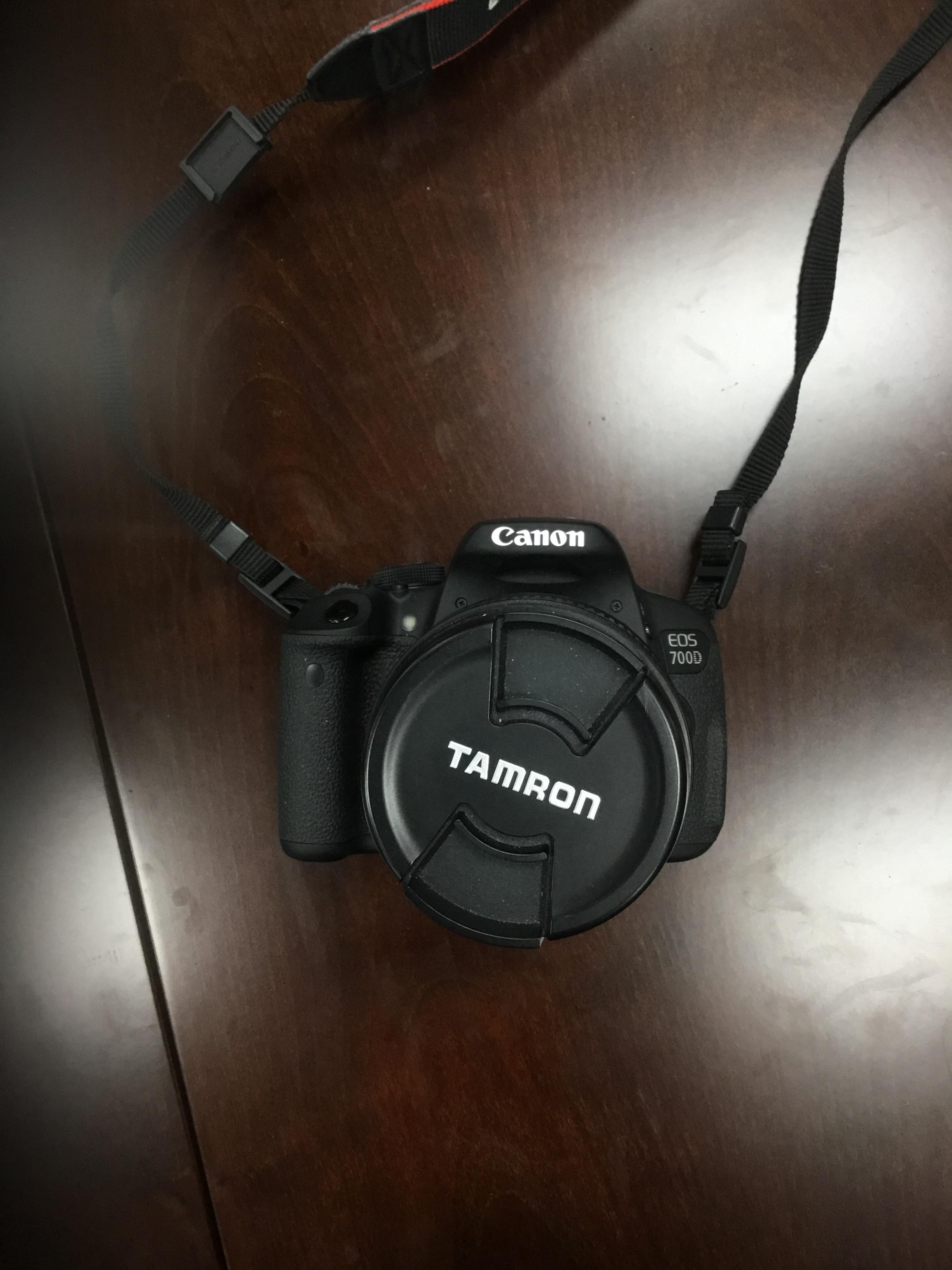 Lot 279 A CANON EOS 700D DS126431 CAMERA AND LENSES