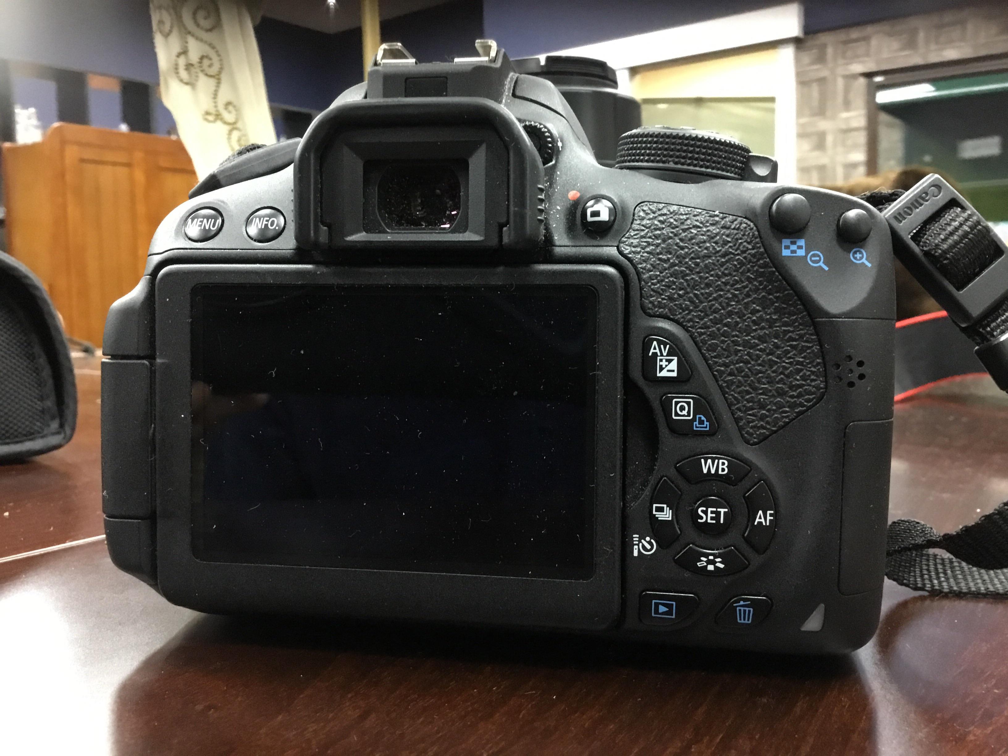 Lot 279 A CANON EOS 700D DS126431 CAMERA AND LENSES