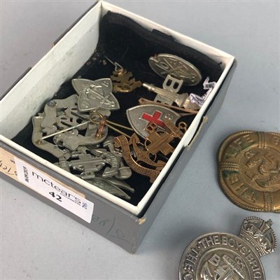 Lot 42 - A GROUP OF MILITARY AND OTHER BADGES