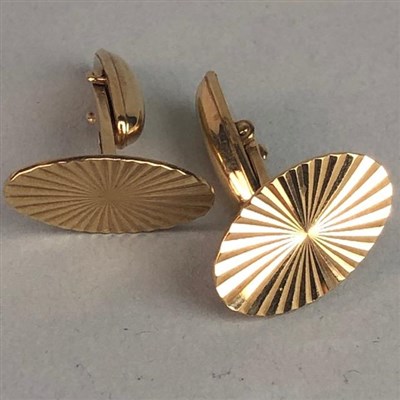 Lot 68 - A PAIR OF 9 CARAT GOLD OVAL CUFF LINKS