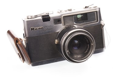 Lot 1499 - A RICOH SINGLET II SLR CAMERA AND ACCESSORIES