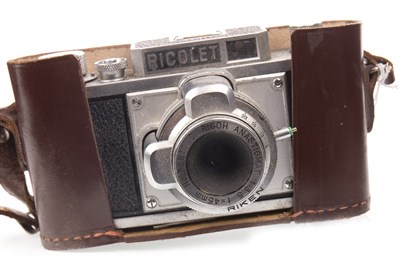 Lot 1499 - A RICOH SINGLET II SLR CAMERA AND ACCESSORIES