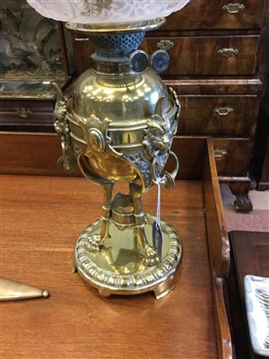 Lot 1545 - A VICTORIAN BRASS OIL LAMP