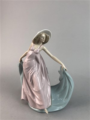 Lot 292 - A LLADRO FIGURE OF A FEMALE AND OTHER DECORATIVE FIGURES