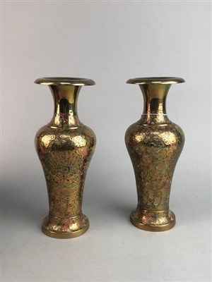 Lot 318 - A PAIR OF 20TH CENTURY BRASS VASES AND AN OAK MANTEL CLOCK