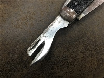 Lot 398 - A GROUP OF KNIVES