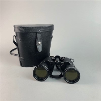 Lot 402 - A SET OF PRINZLUX BINOCULARS, PLAYING CARDS PENS AND OTHER ITEMS