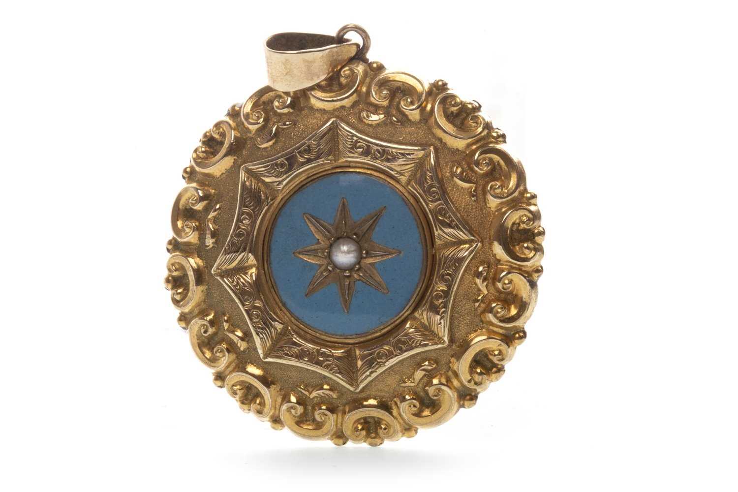 Lot 81 - A VICTORIAN ENAMELLED MOURNING PENDANT