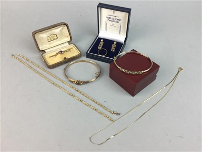 Lot 148 - GOLD EARRINGS, BANGLES, CHAINS AND BROOCH