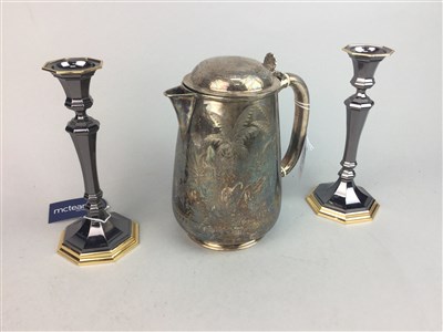 Lot 164 - AN EARLY 20TH CENTURY SILVER PLATED WATER JUG AND OTHER PLATED AND BRASS WARES