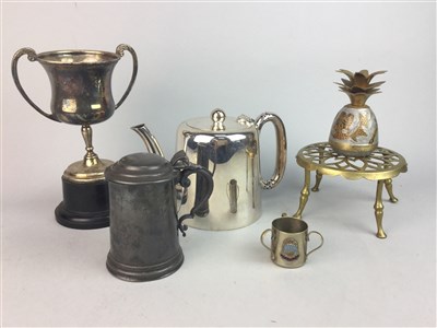 Lot 164 - AN EARLY 20TH CENTURY SILVER PLATED WATER JUG AND OTHER PLATED AND BRASS WARES