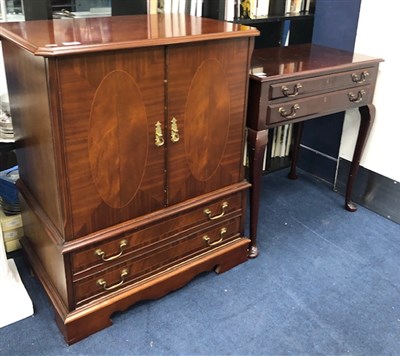 Lot 414 - A MAHOGANY CANTEEN OF SILVER PLATED CUTLERY AND A MATCHING HI-FI UNIT