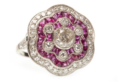 Lot 82 - A RUBY AND DIAMOND RING