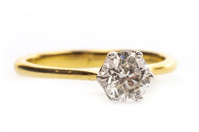 Lot 116 - A DIAMOND SOLITAIRE RING