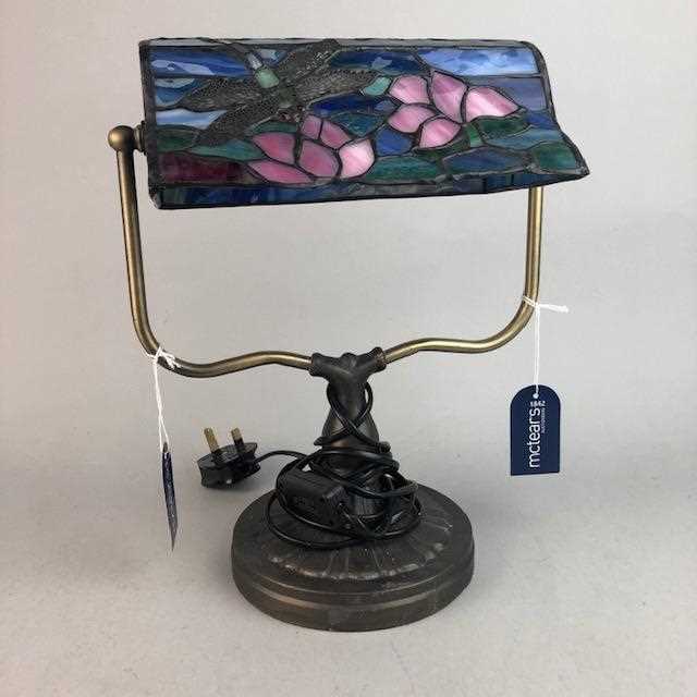Lot 440 - A STAINED GLASS EFFECT DECORATIVE TABLE LAMP