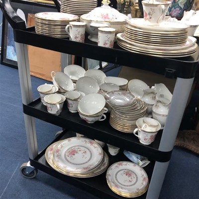 Lot 442 - A ROYAL DOULTON 'CANTON' DINNER SERVICE