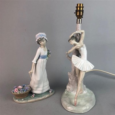 Lot 445 - A LLADRO FIGURAL TABLE LAMP AND ANOTHER LLADRO FIGURE