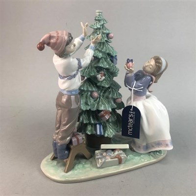 Lot 453 - A LLADRO FIGURE OF A CHRISTMAS SCENE