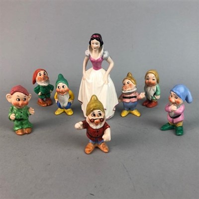 Lot 457 - A HUMMEL FIGURE OF SNOW WHITE AND THE SEVEN DWARFS