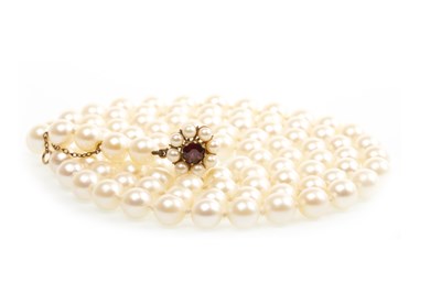 Lot 151 - A PEARL NECKLACE