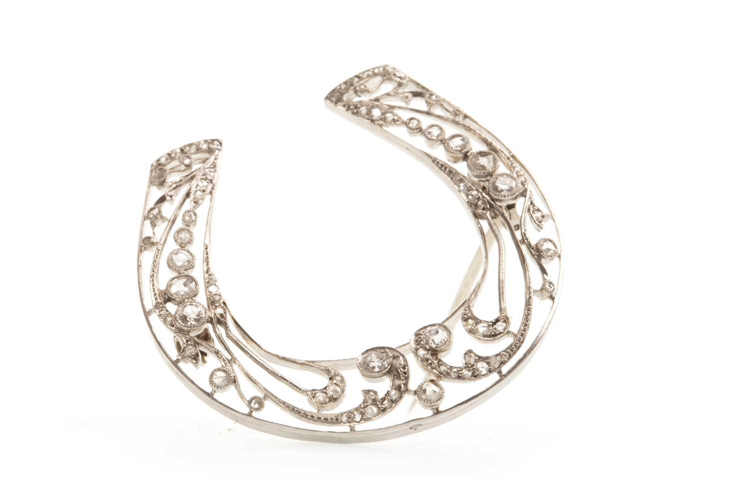 Lot 154 - A BELLE EPOQUE HORSESHOE BROOCH