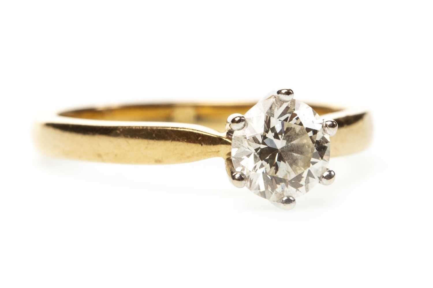 Lot 161 - A DIAMOND SOLITAIRE RING
