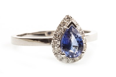 Lot 100A - A SAPPHIRE AND DIAMOND RING
