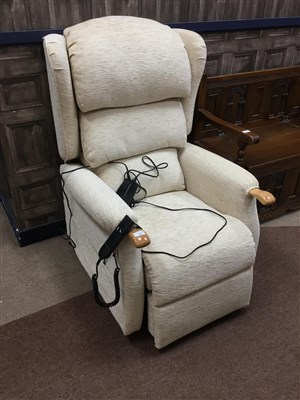 Lot 528 - A MODERN ELECTRICALLY OPERATED ARMCHAIR