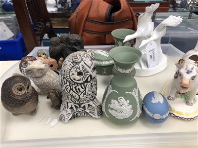 Lot 389 - A LOT OF WEDGWOOD JASPERWARE CERAMICS AND ANIMAL FIGURES