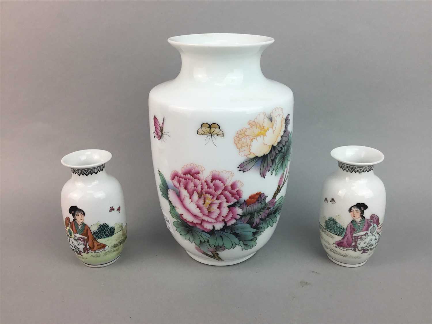 Lot 22 - A LOT OF THREE CHINESE REPUBLIC PERIOD VASES