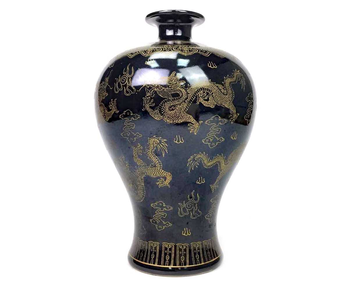 Lot 1047 - A 20TH CENTURY CHINESE VASE