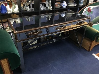 Lot 277 - A MODERN MIRRORED DRESSING TABLE
