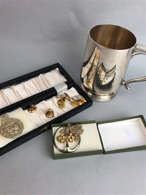 Lot 43 - A LOT OF SILVER AND COSTUME JEWELLERY