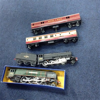 Lot 49 - A MID 1960S HORNBY TRAIN SET