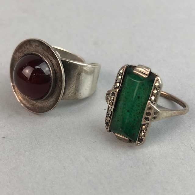 Lot 66 - A LOT OF VINTAGE SILVER AND OTHER RINGS