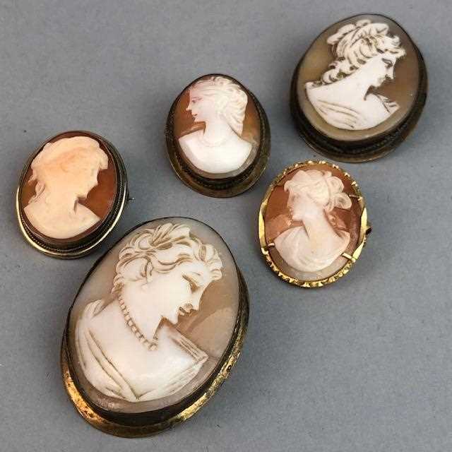 Lot 72 - A LOT OF FIVE CAMEO BROOCHES
