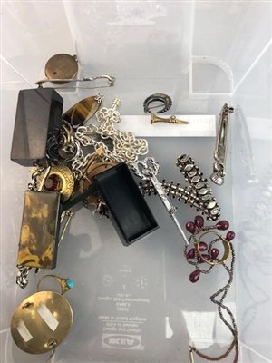Lot 78 - A LOT OF ANTIQUE AND VINTAGE JEWELLERY