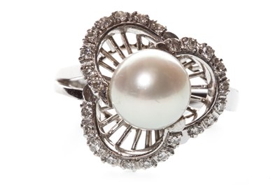 Lot 16 - A PEARL AND DIAMOND RING