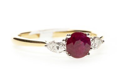 Lot 240 - A RUBY AND DIAMOND RING