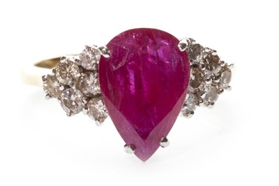 Lot 280 - A RED GEM AND DIAMOND RING
