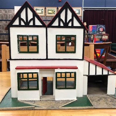 Lot 117 - A MID 20TH CENTURY DOLLS HOUSE WITH FURNITURE AND VEHICLES