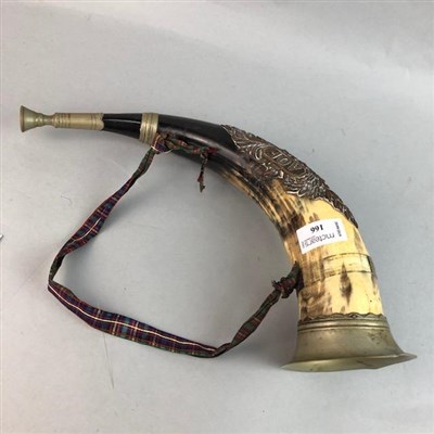 Lot 166 - A DECORATIVE HUNTING HORN AND OTHER ITEMS