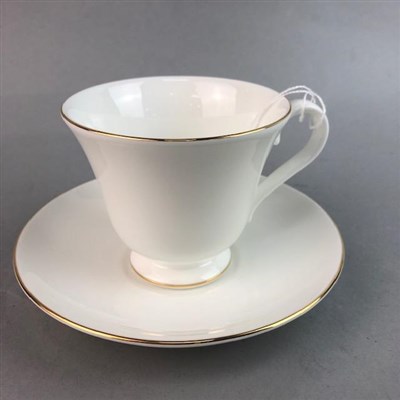 Lot 173 - A WEDGWOOD 'SIGNET GOLD' TEA AND DINNER SERVICE