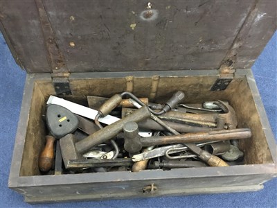 Lot 198 - A LARGE COLLECTION OF VINTAGE TOOLS