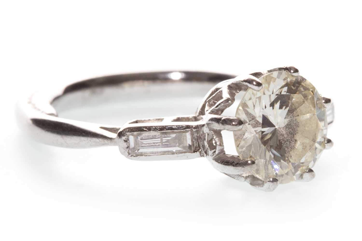 Lot 4 - A DIAMOND SOLITAIRE RING