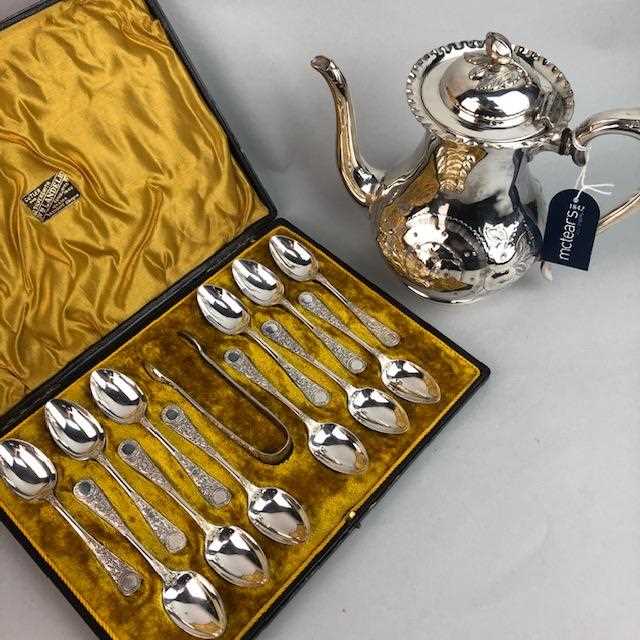 Lot 216 - A CASED SET OF TWELVE SILVER PLATED SPOONS AND TONGS WITH A TEA POT