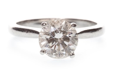 Lot 44 - A DIAMOND SOLITAIRE RING