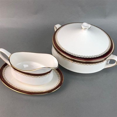 Lot 464 - A PARAGON 'HOLYROOD' PATTERN PART DINNER SERVICE